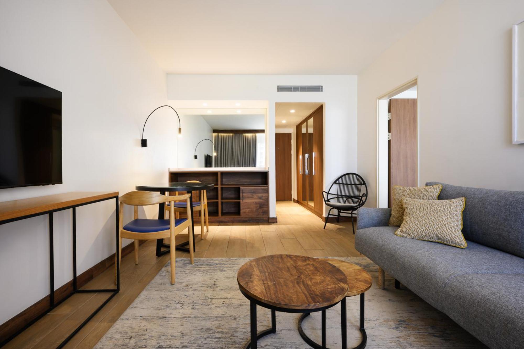 이스로텔 데드 씨 호텔 에인 보켁 외부 사진 A living room at the hotel