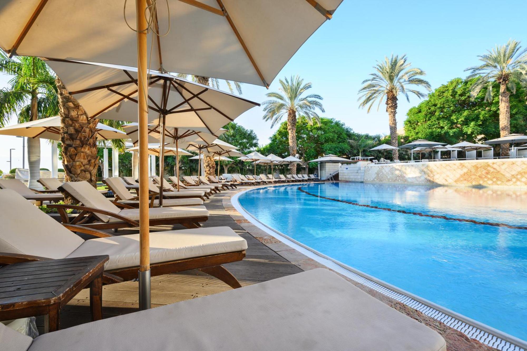 이스로텔 데드 씨 호텔 에인 보켁 외부 사진 The pool at the Dead Sea Spa Magdiel