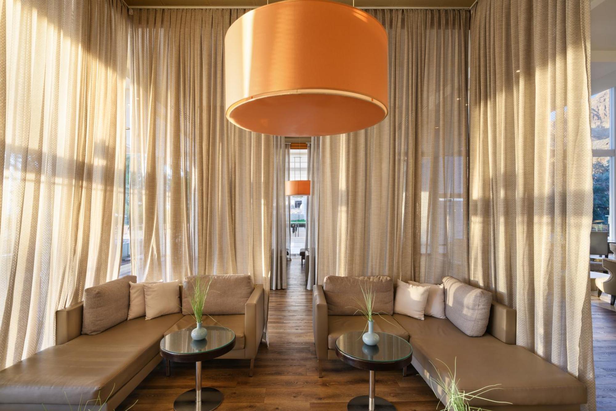 이스로텔 데드 씨 호텔 에인 보켁 외부 사진 The interior of the hotel