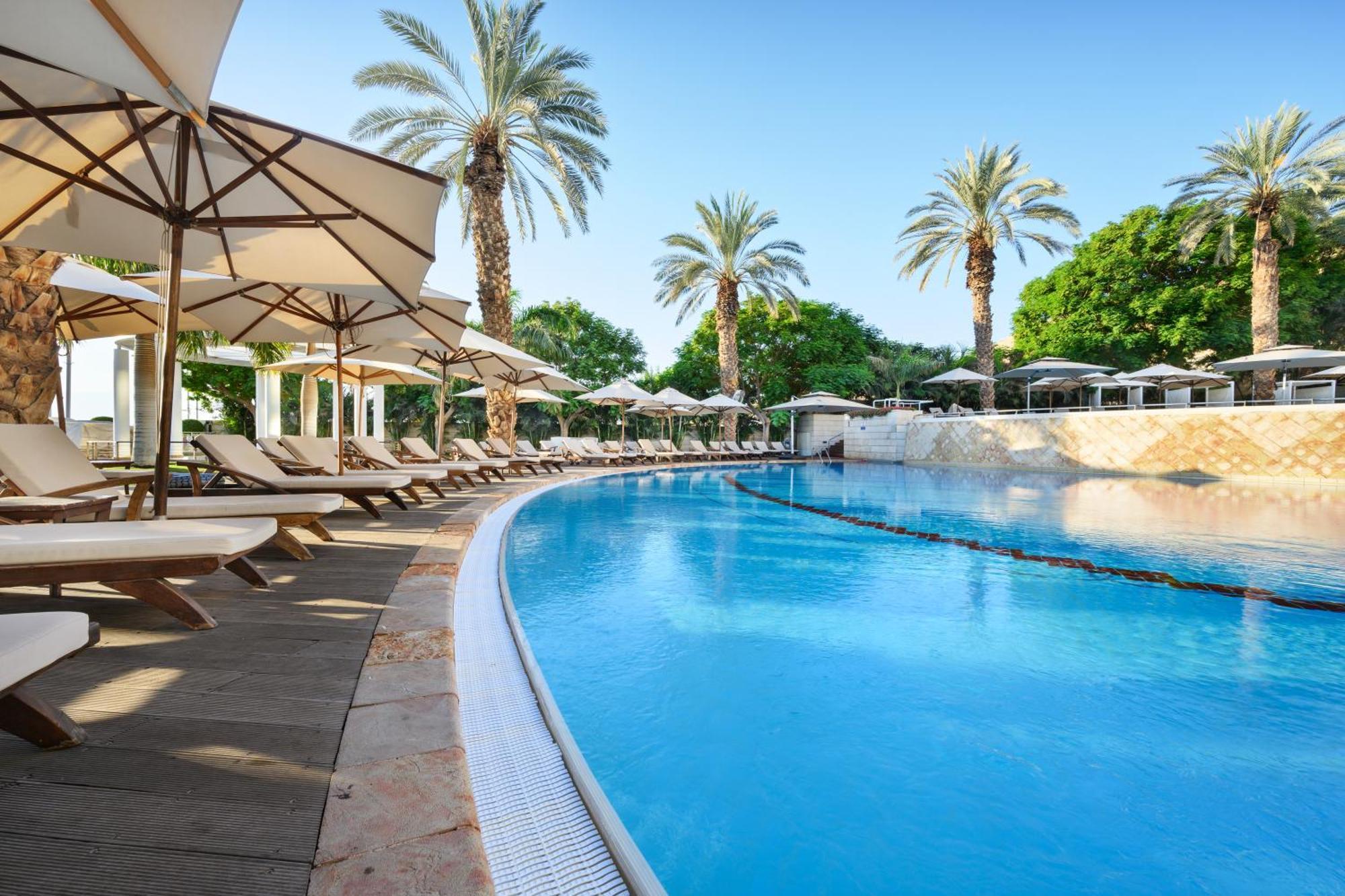 이스로텔 데드 씨 호텔 에인 보켁 외부 사진 Pool at the Dan Hotel