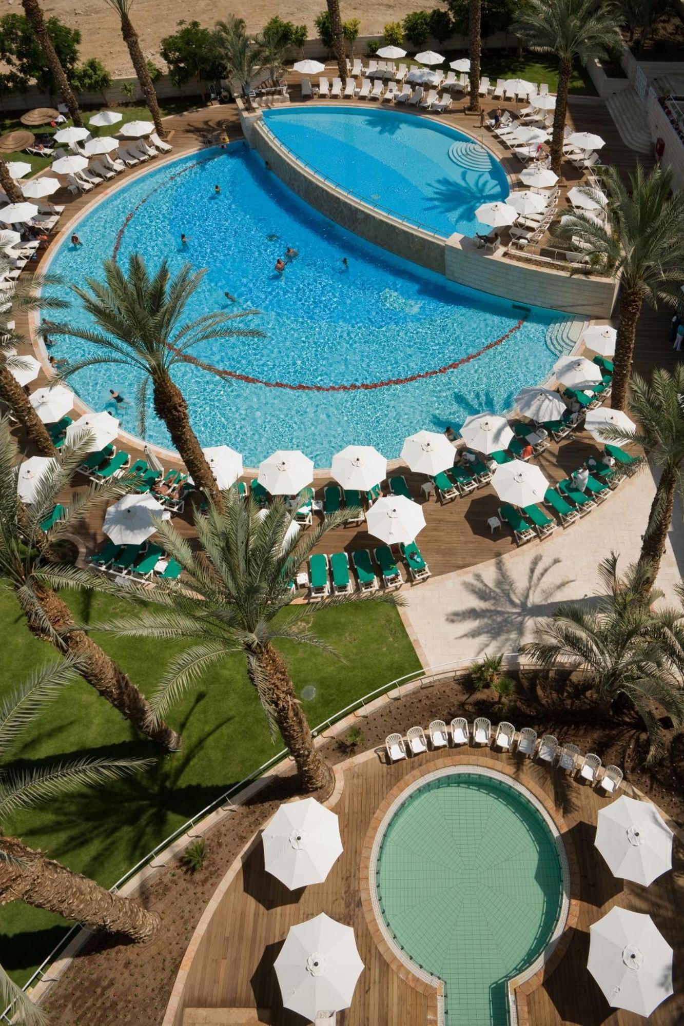 이스로텔 데드 씨 호텔 에인 보켁 외부 사진 The pool at the Mirage