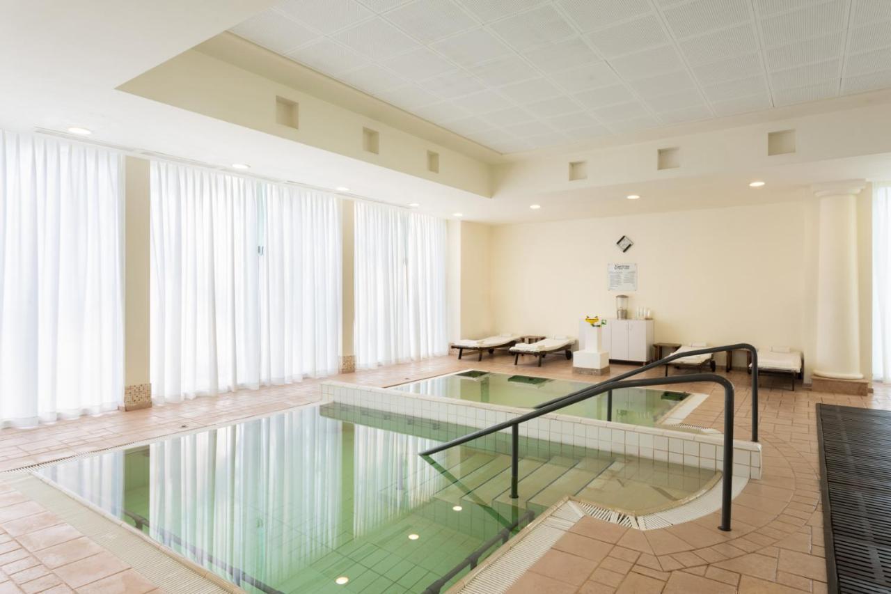 이스로텔 데드 씨 호텔 에인 보켁 외부 사진 The spa at the Hotel